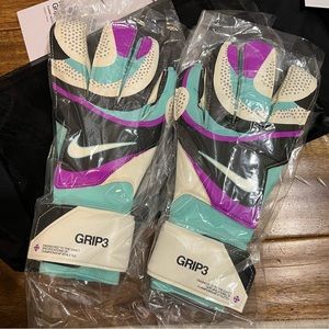 Nike goal keeper gloves size 8